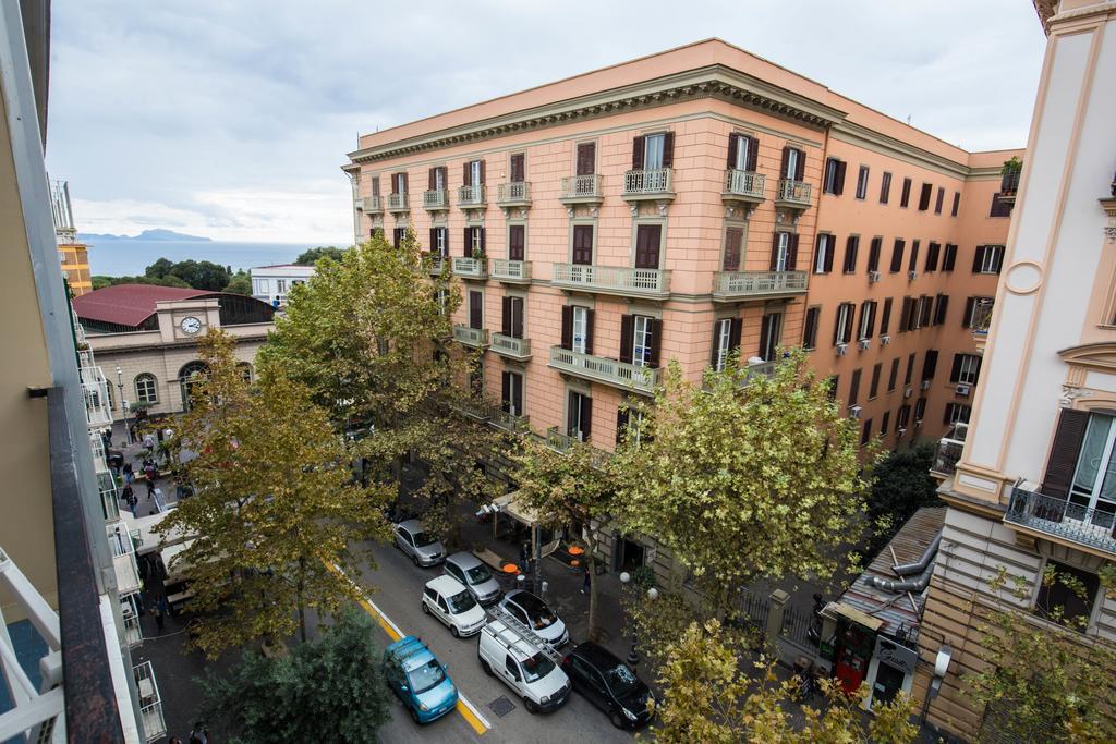 ナポリ Bernini 20 Bed & Breakfast エクステリア 写真